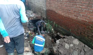 Saluran Melong Tersumbat, Sampah Buat Debit Air Meluap Saluran Melong Tersumbat, Sampah Buat Debit Air Meluap
