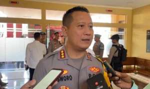 Kapolresta Bandung Kombes Pol Kusworo saat ditanyai terkai adanya aduan pelanggaran pidana kampanye pada pemilu 2024 di Mapolresta Bandung, Senin (11/12/2023). Foto Agi Jabar Ekspres