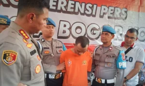 Usai Tangkap Pelaku, Polisi Beberkan Fakta Dibalik Pembunuhan Gadis di Dalam Apartemen Bogor Icon Hadiri Pemakaman 4 Anaknya yang Jadi Korban Pembunuhan di Jagakarsa, Ibu Terisak “Mama Ikhlas Nak”