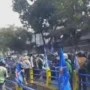 Kecelakaan yang terjadi di depan Pasar Leuwipanjang, Selasa (12/12) pagi.