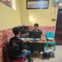 Pihak kepolisian Sukabumi saat melakukan pemeriksaan terhadap pelaku, SSF (18).