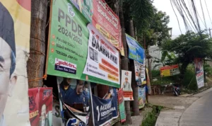 DLH Beberkan Bahaya Tancap APK dengan Paku di Pohon