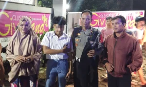 Seorang pelajar yang terlibat aksi tawuran di Jalan Sholis (12/12) saat diamankan petugas Kapolsek Tanah Sareal, Polresta Bogor Kota.