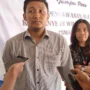 Doc. Ketua Pengawas Pemilu Kecamatan (PPK) Cimahi Utara, Teja Suntara (kiri) saat Menjelaskan Terkait Pengawasan Pemilu di Cimahi Utara (mong)