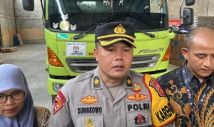 Kepolisian Pastikan Pengamanan Distribusi Logistik Aman dan Terkendali Kepolisian Pastikan Pengamanan Distribusi Logistik Aman dan Terkendali