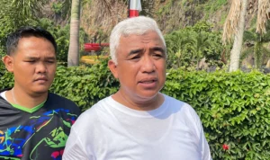 Ketua DPC Partai Demokrat Kabupaten Bandung Saeful Bachri saat menghadiri acara Gerak Jalan Fun and Run di Soreang, Minggu (17/12).