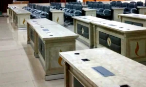 TAK PEKA: DPRD Jabar lebih memilih mengganti meja dan kursi di Ruang Rapat Paripurna.