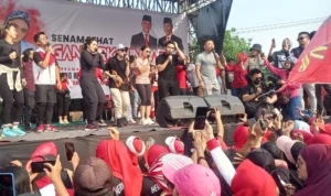 Warga Cileungsi, Kabupaten Bogor ramaikan Senam Sehat Ganjarkeun Jabar, Minggu 17 Desember 2023.