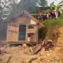 Warga Cibadak Sukabumi Geram, Bongkar Paksa Bangunan Diduga Jadi Tempat Prostitusi