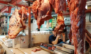 Pedagang Pasar Atas Cimahi Prediksi Kenaikan Harga Daging Ayam Jelang Nataru 2024