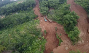Alat berat masih beroperasi di lahan sengketa Cijeruk, Kabupaten Bogor.
