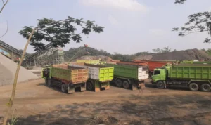 Suasana tambang di Parung Panjang, Kabupaten Bogor.