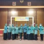 Salah Satu Caleg Dapil 1 Kota Banjar Partai Golkar berinisial 'LS' (empat dari kiri) berfoto bersama seusai menghadiri kegiatan TP PKK Kota Banjar di Aula Setda Kota Banjar, Senin 18 Desember 2023.