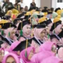 PERAN: Para wisudawati Sekoper Cinta saat sesi wisuda di Convention Hall UMC, Rabu 20 Desember 2023.