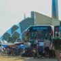 Sejumlah BUS terparkir di area Masjid Raya Al Jabbar. (Pandu Muslim)