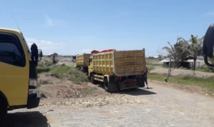8 unit kendaraan truk diamankan imbas dari dugaan tak memiliki ijin aktivitas penambangan. Dok Polres Sukabumi.