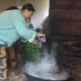 Cerita Pengolah Air Nira yang Enggan Tergerus Zaman