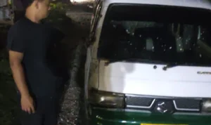 SAKSI BISU: Angkot jurusan Warungkiara - Cibadak (Sukabumi) menjadi tempat sopir angkot aniaya mahasiswi.