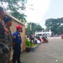 Petugas gabungan saat mengawasi kawasan Alun-alun Kota Cimahi jelang pergantian tahun.