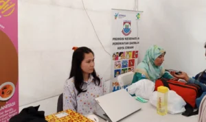 Doc. Posko Kesehatan Dinkes Cimahi Telah Siapkan Kelengkapan Alat Kesehatan Menjelang Tahun Baru di Alun-alun Cimahi (mong)