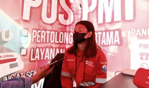 Doc. KSR PMI Kota Cimahi, Annisa Padmasari saat Menjelaskan Pelayanan Kesehatan PMI Cimahi Sepanjang Libur Nataru (mong)