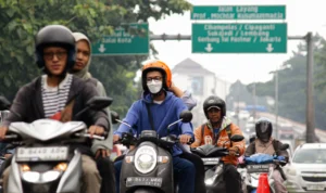 Rawan Kemacetan di Bandung saat Malam Tahun Baru, Ini Skema Penututupan Fly Over Pasupati Pengendara roda 2 dan roda 4 padati kawasan Jalan Surapati, Kota Bandung. (Pandu Muslim/Jabar Ekspres)
