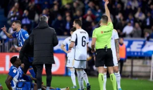 Kapten Real Madrid, Nacho Fernandez, menerima kartu merah saat melawan Deportivo Alaves (22/12).