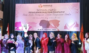 Gelar Sosialisasi Pengawasan Partisipatif di Bandung, Bawaslu Sebut Pentingnya Peran Perempuan dalam Pengawasan Pemilu Gelar Sosialisasi Pengawasan Partisipatif di Bandung, Bawaslu Sebut Pentingnya Peran Perempuan dalam Pengawasan Pemilu