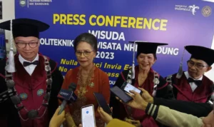 Sekretaris Kementerian Pariwisata dan Ekonomi Kreatif Ni Wayan Giri Adnyani, berharap lulusan Poltekpar NHI Bandung bisa segera bekerja.