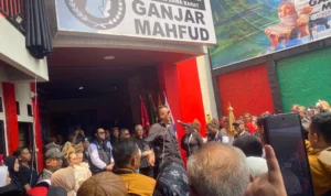 Dewan Penasehat TPD Ganjar Pranowo-Mahfud MD Jabar TB Hasanuddin meminta kepada seluruh kader partai pengusung juga relawan untuk tidak menyerah dan berjuang terus.