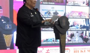 Kepala Divisi Pelayanan Hukum dan HAM Kemenkumham Jabar, Andi Taletting Langi saat Rapat Evaluasi Capaian Kinerja dan Refleksi Akhir Tahun 2023 di Aula Soepomo Kanwil Kemenkumham Jabar Jalan Jakarta No. 27, Kota Bandung, Kamis 28 Desember 2023.