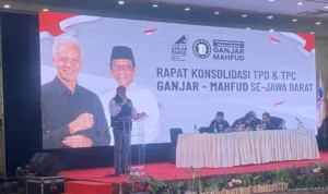 TPD Jabar Target 40 Persen Suara untuk Ganjar-Mahfud Ketua Tim Pemenangan Daerah (TPD) Ganjar Pranowo-Mahfud MD Jawa Barat (Jabar) Ono Surono menargetkan 40 persen suara untuk Ganjar-Mahfud MD di Jabar.