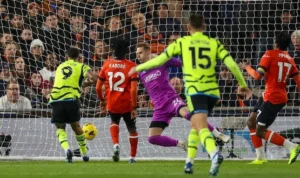 Hasil Liga Inggris Arsenal vs Luton Town, Menang Dramatis Arsenal Nyaman Dipuncak Klasemen hasil arsenal vs luton town