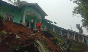 Gempa 4,2 M Guncang Kota Bogor, Berdampak hingga Sukabumi Gempa 4,2 M Guncang Kota Bogor, Berdampak hingga Sukabumi