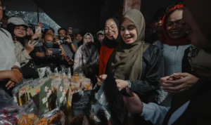 Kunjungi UMKM KBB, Siti Atikoh Kagum Dengan Produk Ini! Kunjungi UMKM KBB, Siti Atikoh Kagum Dengan Produk Ini!