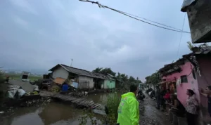 Rumah Semi Permanen di Desa Bojongmalaka Roboh, Imbas Hujan Deras dan Angin Kencang