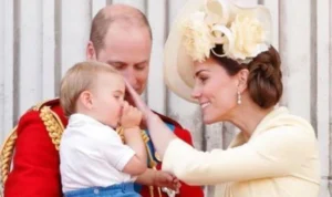 Misteri Jari Pangeran Louis yang 'Menghilang' di Kartu Natal, Netizen Heboh!