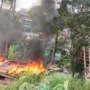 Diduga Sarang Prostitusi, Warga Robohkan Bedeng di Sukabumi