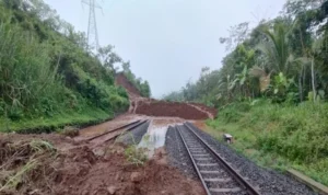Longsor Banyumas, Daop 6 Yogyakarta Alihkan Jalur 10 Kereta Api