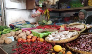 Jelang Nataru, Pedagang Cimahi Keluhkan Sepinya Konsumen Imbas Kenaikan Harga Cabai dan Bawang Merah Jelang Nataru, Pedagang Cimahi Keluhkan Sepinya Konsumen Imbas Kenaikan Harga Cabai dan Bawang Merah