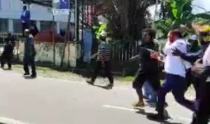 Pemakaman eks Gubernur Papua Lukas Enembe Berlangsung Anarkis hingga Dilempari Batu