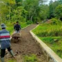 Pemkab Sumendang terus membangun Jalan Usaha Tani.