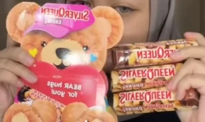 Unboxing Silverqueen Beruang dengan isi diluar perkiraan. ( TikTok @@fannyyulian)