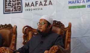 Al Ustadz Abdul Halim Hafidzahullah, pemateri yang memaparkan sebab anak nakal saat kajian Parenting, di Yayasan Mafaza Jatinangor, Sabtu (13/1). (ist)