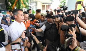 Sanksi Tegas Pemprov Jabar untuk 13 Anggota Satpol PP Kabupaten Garut Pj Gubernur Jabar, Bey Triadi Machmudin, akan memberikan sanksi tegas kepada 13 anggota Satpol PP Kabupaten Garut.