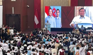 Rapimnas KSPN: Capres Prabowo Ngaku akan Jadi Penerus Pemerintahan Jokowi Prabowo Subianto saat memberikan sambutan di acara Rapimnas KSPN di Hotel Sutan Raja, Soreang, Kabupaten Bandung, Minggu (14/1/2024). Foto Agi Jabar Ekspres