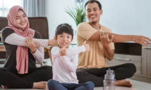 ILUSTRASI: Mengajarkan anak geamr berolahraga. (freepik)