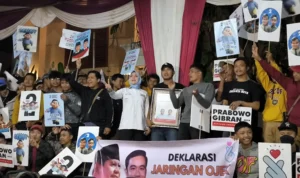 Wakil Sekretaris Tim Kampanye Nasional (TKN) Prabowo-Gibran, Lindsey Afsari bersama Jaringan Ojek Pangkalan.