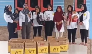 Salah satu cara aplikasi penghasil uang WT memikat masyarakat dengan membagikan bantuan.