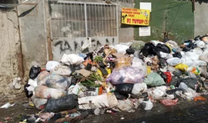Doc. Tumpukan Sampah Plastik yang Berdampak Tersumbatnya Saluran Air/ Firman Satria